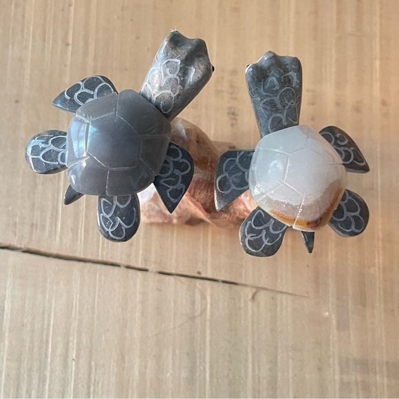 $10 SALE Small Stone Carved Turtle Figurine Home Office Multicolor Coastal Art - Picture 6 of 7